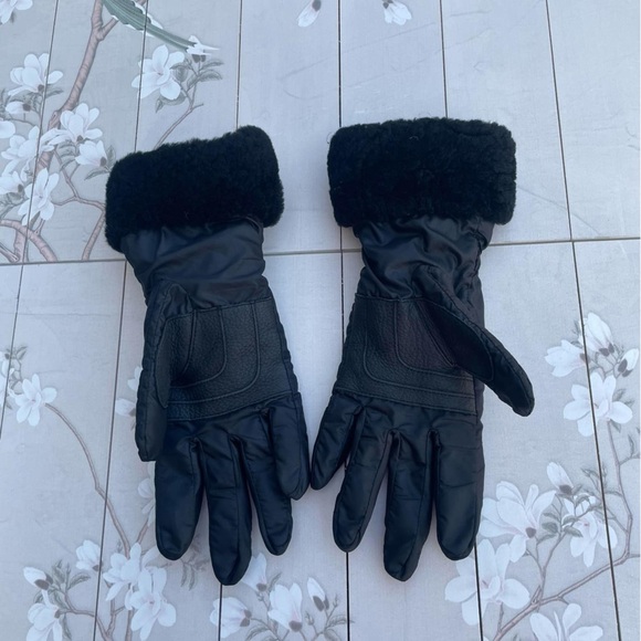 Ugg gloves - Picture 2 of 4